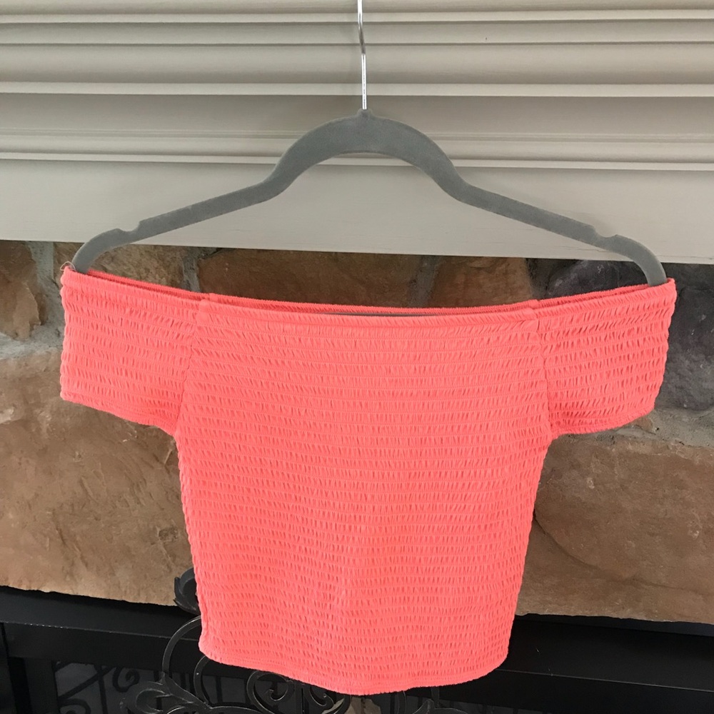 NWOT GUESS Off the Shoulder Peach Top